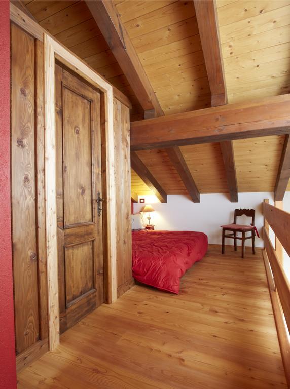 Le Bibelot Apartments Nus Quarto foto